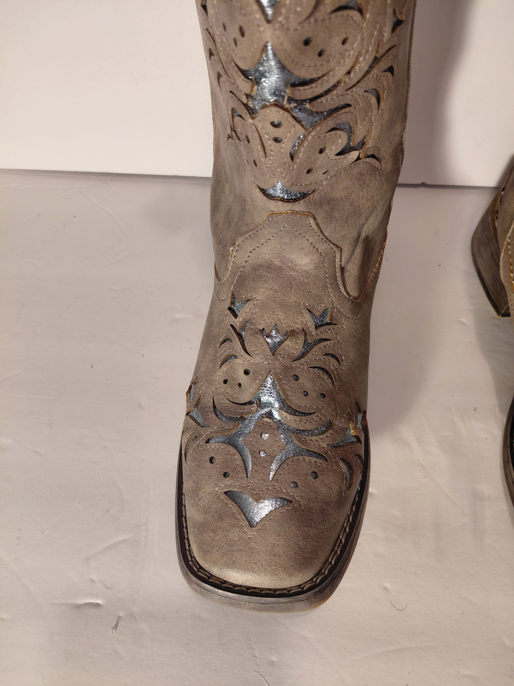 Roper Women's Taupe Western Boots with Metallic Inlay - Picture 6 of 13